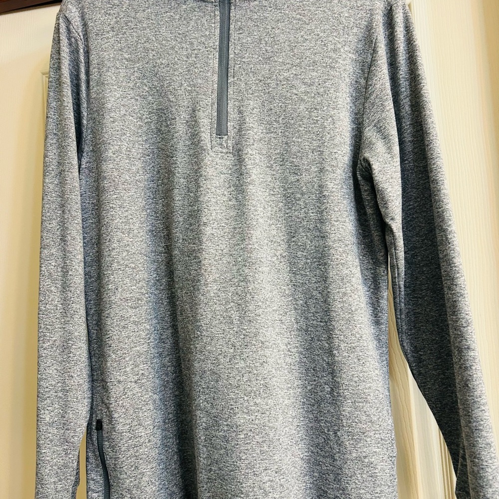 Right of Way Gray 1/4 Quarter Pullover Athletic Top.  New Without Tags
